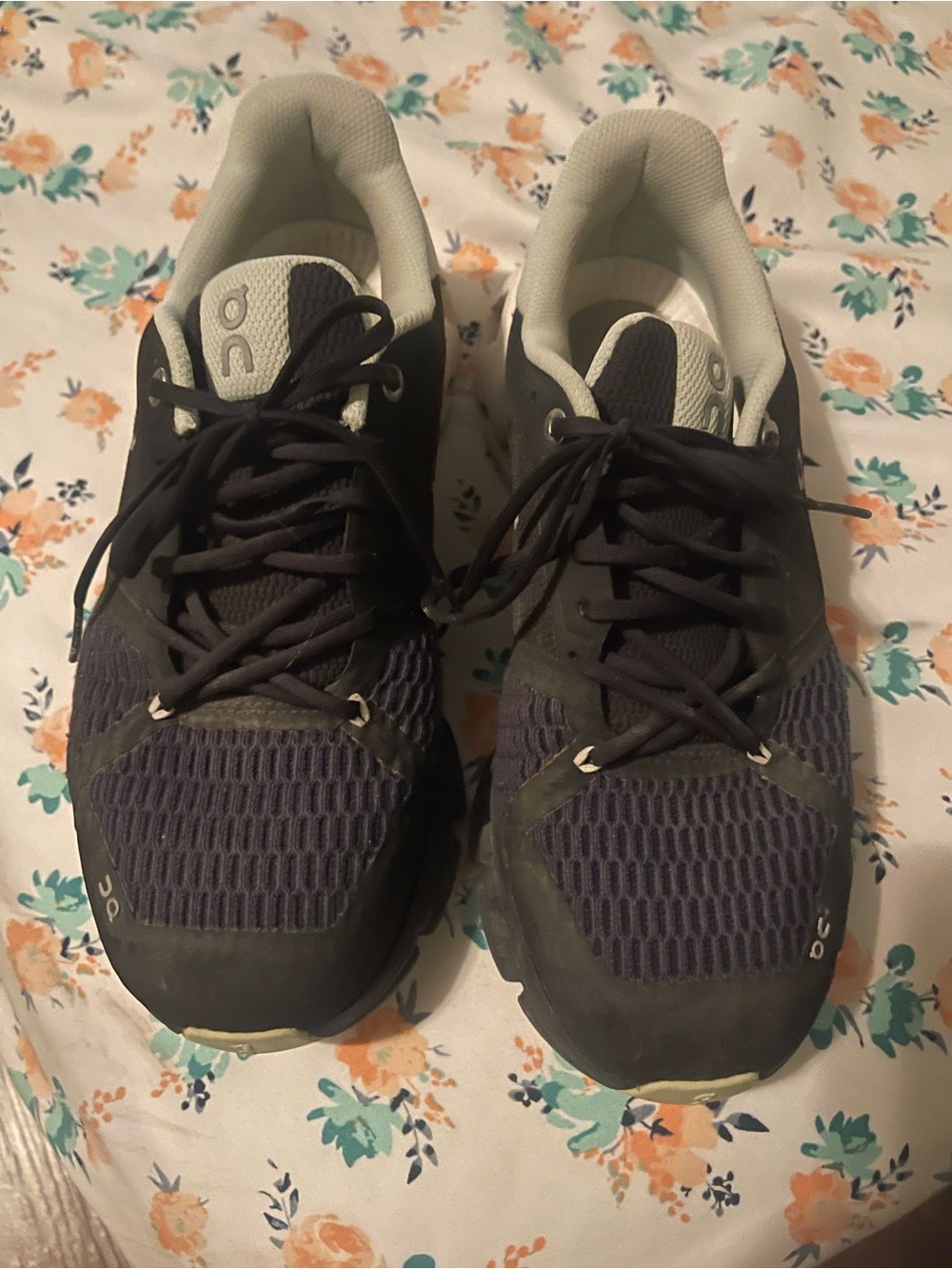 On Cloud Running Women’s Athletic Shoes in Navy and Gray